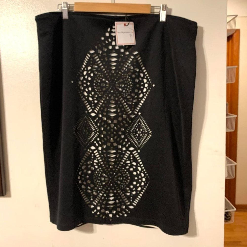 NWT BISOU BISOU Geometrical Design Flowy Stretchy Waistline Line Black Skirt Sz